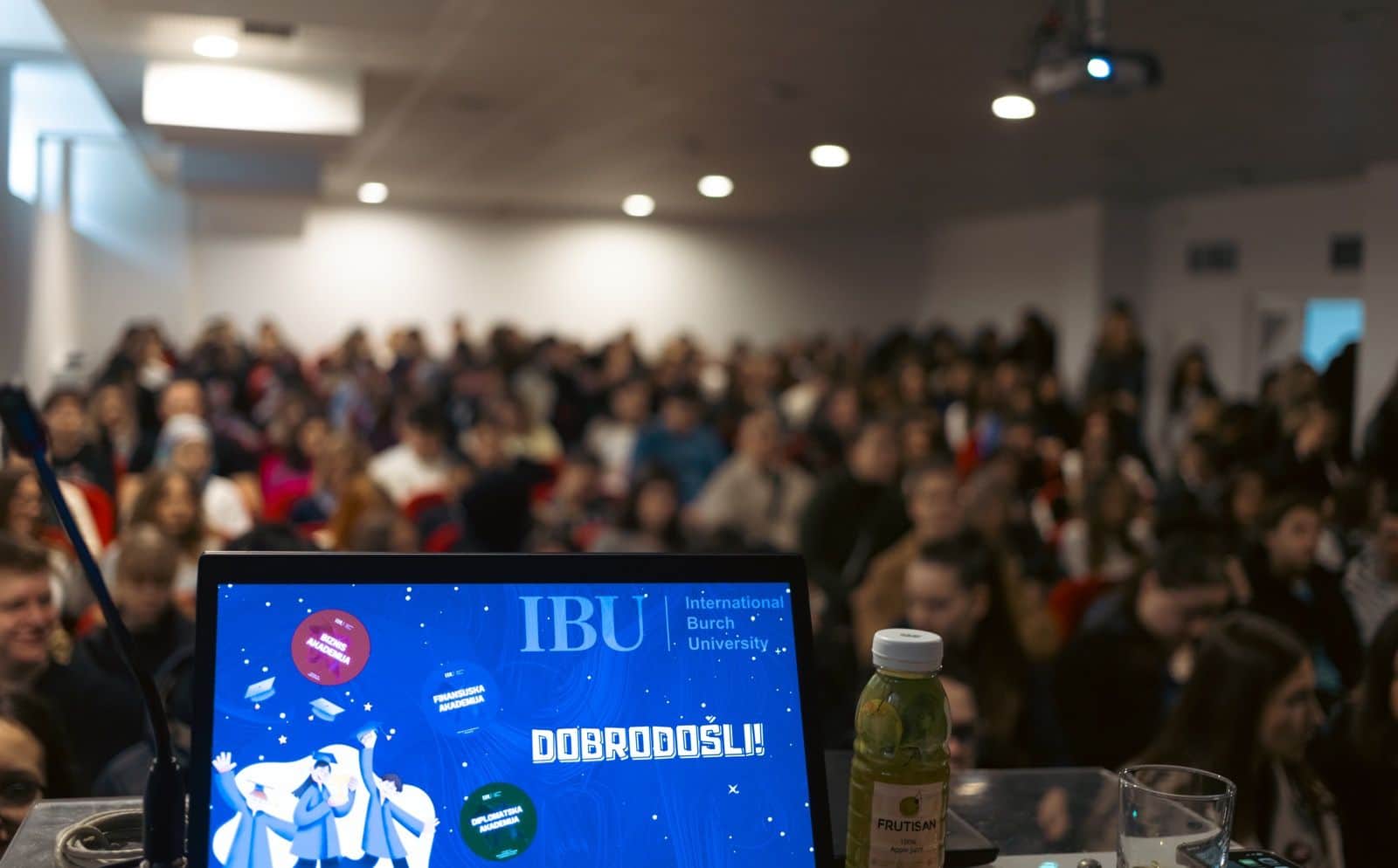 Biznis akademija Internacionalnog Burch Univerziteta. | Treća gimnazija Sarajevo