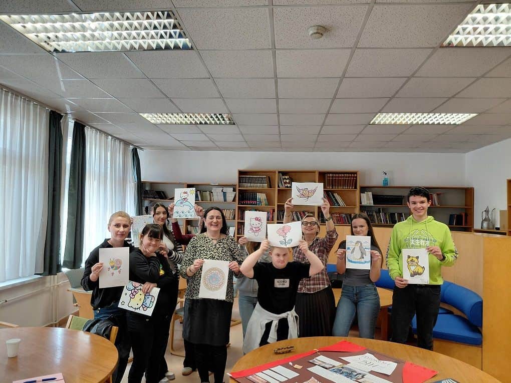 INKLUZIJA U ŠKOLSKOJ BIBLIOTECI - BOJIMO CRTEŽE SA LAMIJOM I AFFANOM | Treća gimnazija Sarajevo